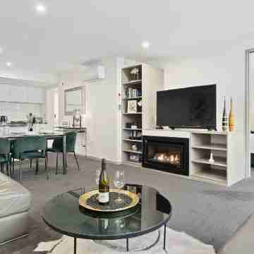 Central Location - Contemporary 2 Bedroom Aptm Rooms