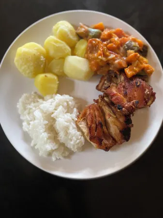 Rafiki Safari Lodge Bwindi Отели в г. Kinkiizi