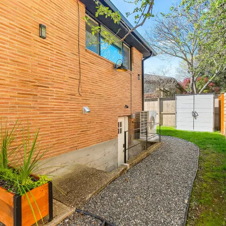 Lilac in Law, Picturesque Lower Unit