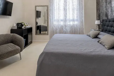 Flower Rooms Cagliari Отели рядом с достопримечательностью «Cagliari International Container Terminal CICT»