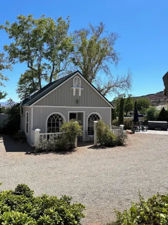 The Cottage at 241 North