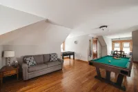 4Bdr Broomhead Farmhouse Main House