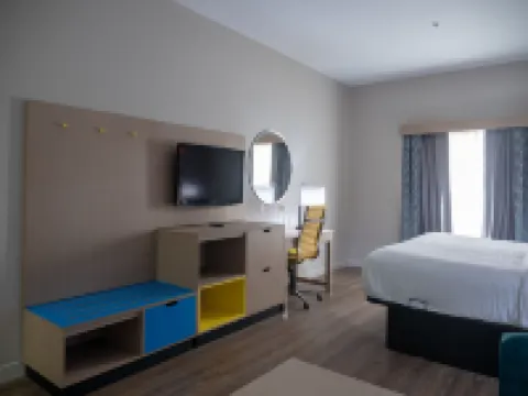 Days Inn & Suites by Wyndham Savannah North I-95 Hotels in Port Wentworth