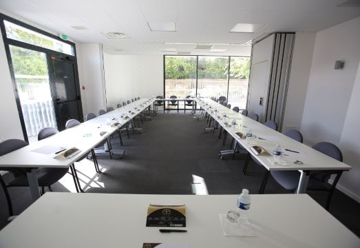 All Suites Appart Hôtel | Aéroport Paris-Orly Rungis 외관 야경