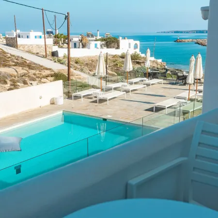 Adonis Hotel Studios & Apartments