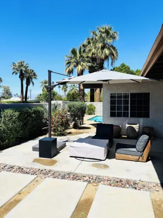 South PD~ Great Location, Pet Friendly, Large Private Pool and Backyard Отели рядом с достопримечательностью «Melissa Morgan Fine Art Gallery»