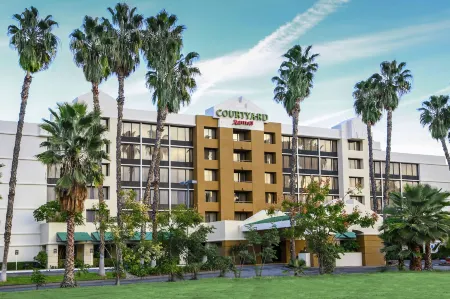Courtyard Riverside UCR/Moreno Valley Area Отели рядом с достопримечательностью «Калифорнийский университет в Риверсайде»