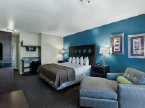 Oxford Suites Silverdale Hotels in Kitsap County