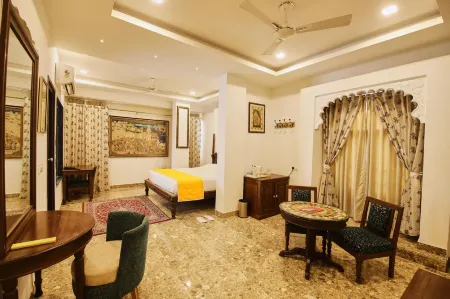 Bloom Boutique | Lake Pichola