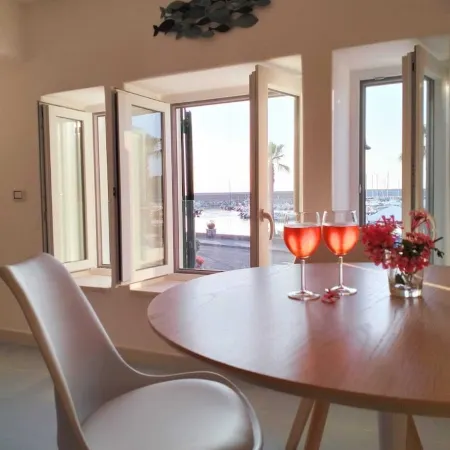 Aura ExclusiveHoliday brand new beachfront studio apartment 10 m from the beach