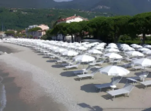 "Lake House" Charming Villa just 50 meters from the lake and sandy beach