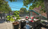 Condo in the Highlands walkable to restaurants, bars, and shopping