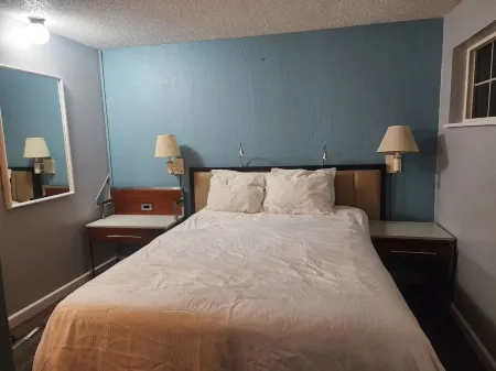 Elegant Retreat, Close Naval Bases, Food and Shopping