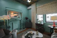 Unique Space with Access to Arts and Dining - Charming Eclectic