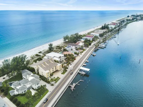 Gulf Front Views and Community Sun Deck - Spacious Beachside Retreat