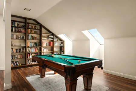 Elegant Luxury Retreat with Panoramic Ocean Views - Historic Masterpiece