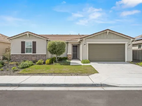 Brand New, Hot Tub, King Suite, BBQ, Fire Pit!