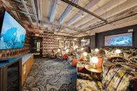 Rooftop Club Room and Fitness Center - Stylish Urban Oasis