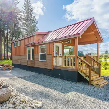 Rainforest Retreat Tiny Home: Bohemian Cottage