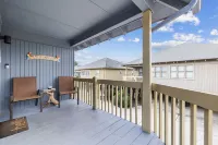 Charming Beach Escape, Steps to Dining and Shops - Cozy Coastal Haven