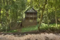 Charming Lake View and Cozy Game Room - Delightful Log Cabin Retreat Hotels in Cherry Log