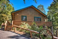 Modern Log Cabin with Resort Amenities - Charming Mountain Retreat