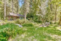 Inviting Waterfront Cabin with Covered Porch & Cozy Interior - Dogs OK
