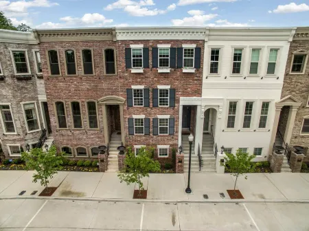 Outdoor Balcony and Bike Amenities - Stunning Luxury Haven