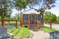 Scenic Porch and Serene Outdoor Space - Charming Cozy Hideaway