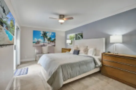 Stylish Florida vibes retreat close to the beach Hotels in Oakland Park
