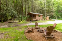 WiFi & Waterfront - Cozy Creek - Minimalist Camper's Cabin in Red River Gorge, Kentucky! Hotels in Beattyville