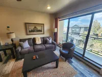 Cozy Retreat with Fully Equipped Kitchen - Charming Mountain Haven