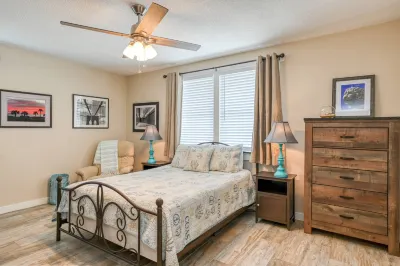 Charming Family Haven with Grassy Yard and Beach Gear - Inviting Escape