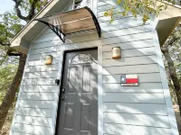 Charming Tiny Home with Fire Pit and Cozy Decor - Enchanting Getaway