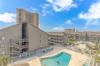 Ocean View and Spacious Living Area - Inviting Coastal Haven