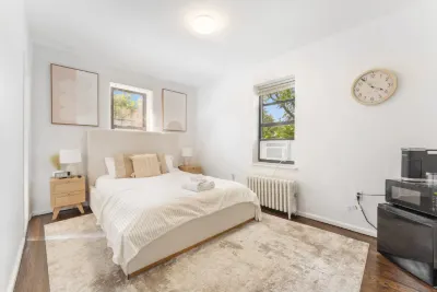 Private Studio with Shared Living Area - Cozy Tranquil Retreat  호텔