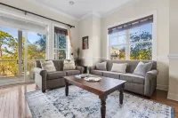 Charming Waterfront Oasis with Outdoor Dining - Serene Coastal Retreat