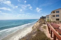 Ocean Views and Air Conditioning - Bright Coastal Sanctuary Отели в г. Солана Бич