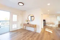 Private Entrance and Close to Downtown - Charming Modern Haven