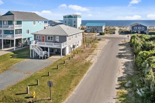 Beautifully Appointed Decor and Beach Proximity - Gorgeous Coastal Getaway