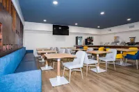 Comfort Inn & Suites River City Decatur - breakfast