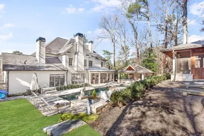 Stunning 7 Bedroom Buckhead Estate Hotels in 