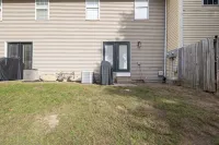 5-Star 5Br Townhome 1.5 Miles to ND --> Modern + Clean --> Perfect for Groups