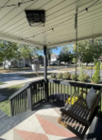 Amazing 2-Bedroom Upstairs Apartment in Alma with WiFi, AC, Cable Hotels in Alma