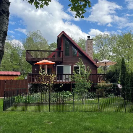 Cozy Lake Escape Near Ski Resort, Game Room Fireplace, Pet Friendly, Fenced Yard