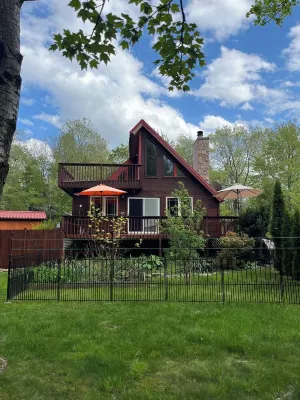 Cozy Lake Escape Near Ski Resort, Game Room Fireplace, Pet Friendly, Fenced Yard