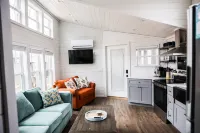 Tranquil Forest View and Unique Amenities - Charming Cozy Retreat Hotels in Stewart County