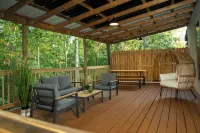 The Lofts on Indian Point - Near Silver Dollar City - parking