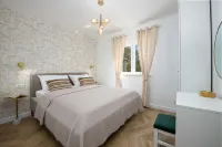 Apartments Maris Hotels in Plat
