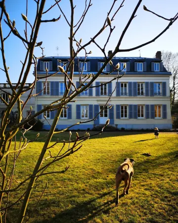 Le Clos des Fées Отели рядом с достопримечательностью «Château de Champlâtreux»